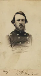 Ritratto busto di un uomo in uniforme